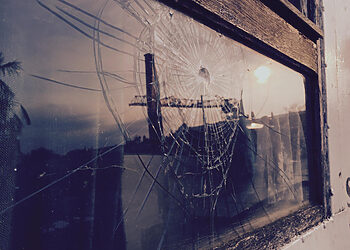 Šilutės rajone išdaužyti vyro buto langai