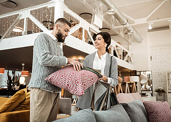 Baltijos šalių gyventojų finansiniai lūkesčiai: optimizmą dėl augsiančių atlyginimų skandina infliacijos banga