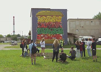 Jaunimo įtrauktis per meną: graffiti dirbtuvės keliauja po Klaipėdos regioną