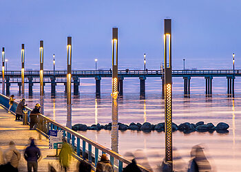 Ant Palangos tilto traukia tūkstantinės minios – nekantrauja pamatyti naują apšvietimą