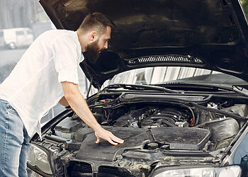 Pavasariniai namų darbai vairuotojams: svarbu ne tik pakeisti padangas