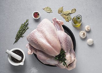 Velykiniam stalui – kalakutas: kaip iškepti, kad mėsa būtų sultinga? (Receptas)