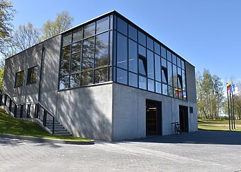 Plungėje iškilmingai atidarytas rekonstruotas irklavimo centras