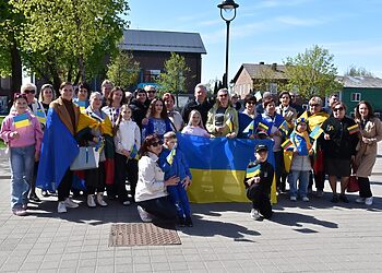 Plungės Senamiesčio aikštėje skambėjo lietuviškos ir ukrainietiškos dainos