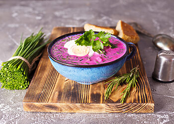 Į šaltibarščius – kokosų pienas, mineralinis vanduo ar net vyšnių sirupas: lietuvių reakcija pažėrė netikėtumų