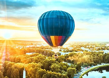 Vasaros nuotykis su šeima – ar skrydis oro balionu tinkamas vaikams?