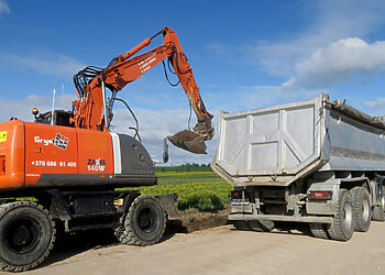 Šiaulių rajone vyksta intensyvūs žvyrkelių tvarkymo darbai