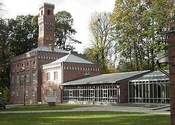 Plungės rajono savivaldybės viešoji biblioteka kviečia į projekto „Spalvų ir garsų dainius Plungėje – M. K. Čiurlioniui 150″ renginius