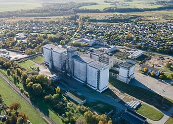 Kretingoje veiklą atnaujinusi pašarų gamykla stiprina šalies gyvulininkystės sektorių
