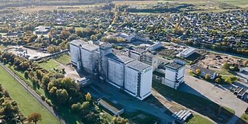 Kretingoje veiklą atnaujinusi pašarų gamykla stiprina šalies gyvulininkystės sektorių