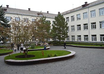 Atnaujinta Palangos Senosios gimnazijos aplinka