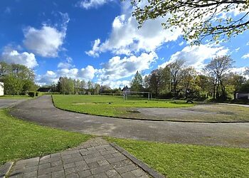 Prasidės Salantų gimnazijos stadiono tvarkymo darbai