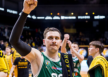 Atkrintamųjų starte „Žalgiris“ iššvaistė pranašumą, bet pranoko „Neptūną“