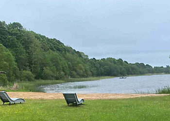 Plinkšių ir Šerkšnėnų poilsiavietėse nuo šiol patogiau – laukia nauji gultai