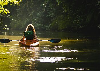 Plaukimo baidarėmis sezono pradžia: entuziastų daug, tačiau saugumo taisyklių dar reikia pasimokyti