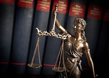 Vyrai iš Naujosios Akmenės bus teisiami dėl smurto ir turto prievartavimo