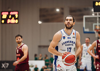 „Jurbarkas-Karys“ pratęsė sutartį su ilgamečiu snaiperiu