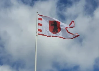 Pasitinkant Durbės mūšio dieną, iškelta Žemaitijos vėliava