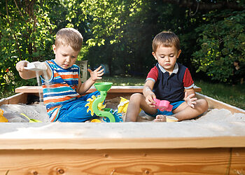 Mažeikių vaikų žaidimų aikštelėse smėlis saugus žaisti