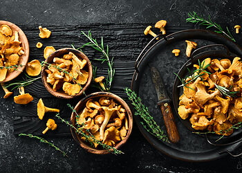 3 skanūs ir nebrangūs būdai, kaip voveraites patiekti su šviežiomis bulvėmis