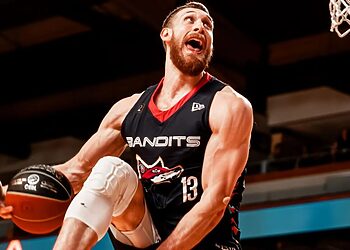 „Neptūno” priekinę liniją sustiprino J. Karnikas