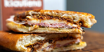 Ir vėl lyja? Mėgautis grilio patiekalais galima ir be grilio – keli naudingi patarimai ir superinis A. Šimulyno receptas