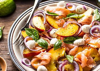 Šie vaisiai gelbės visą karštą savaitę – išbandykit 3 gaivius ir pigius receptus