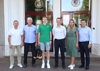 Šiauliai pasveikino „sidabrinį“ jaunimo rinktinės krepšininką