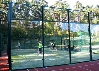 Padelis atkeliauja į Juodkrantę – nauja aikštelė įsilies į universalų sporto aikštyną