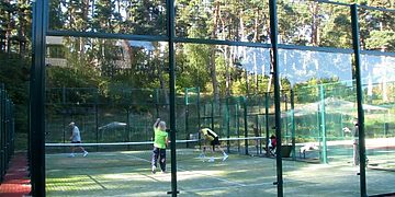 Padelis atkeliauja į Juodkrantę – nauja aikštelė įsilies į universalų sporto aikštyną