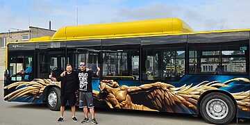 Šiauliuose kursuoja unikalus autobusas papuoštas Ikaru ir miesto simboliais