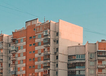 Klaipėdoje mirė per daugiabučio langą iškritęs vyras