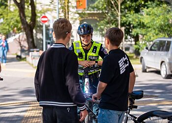 Klaipėdoje – policijos reidas: dėmesys viešajai tvarkai ir nepilnamečiams be šalmų
