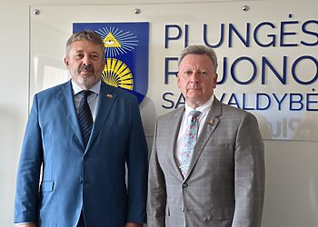 Plungėje pirmąkart lankėsi Čekijos Respublikos ambasadorius