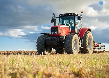 Keičiasi traktorių, savaeigių ir žemės ūkio mašinų bei jų priekabų techninės apžiūros valstybės rinkliavos dydžiai