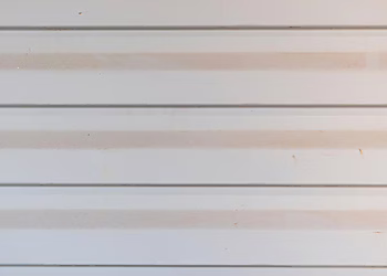 Prie Ketvergių pagrindinės mokyklos pastatyta garsą slopinanti sienelė