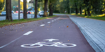 Sausio 15-osios gatvėje – atnaujinti dviračių ir pėsčiųjų takai