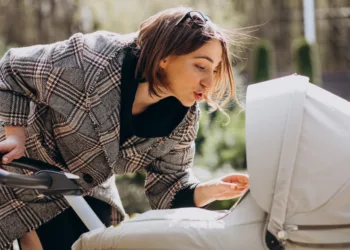 Vaistinėlė prieš gimdymą: ką svarbu turėti mamai ir naujagimiui pirmosioms savaitėms