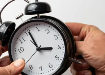 Įvedamas žiemos laikas – suksime laikrodžio rodykles atgal