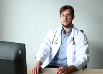 Gydytojai įvardijo kūno signalus, įspėjančius apie artėjantį susirgimą – vienas įprotis gali padėti išvengti vėžio