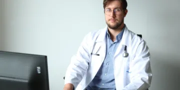 Gydytojai įvardijo kūno signalus, įspėjančius apie artėjantį susirgimą – vienas įprotis gali padėti išvengti vėžio