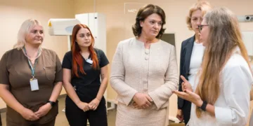Pirmoji ponia D. Nausėdienė kviečia moteris pasirūpinti sveikata: laiku pasitikrinti – pasirinkti gyvenimą
