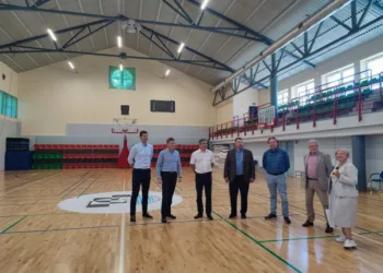 Neringos gimnazijoje – atnaujinta sporto salė ir futbolo aikštelė