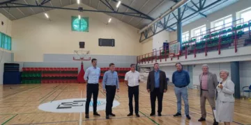Neringos gimnazijoje – atnaujinta sporto salė ir futbolo aikštelė