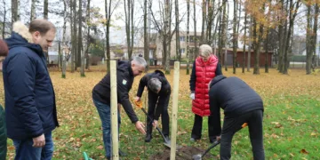 Raseinių Šimtmečio  parke pasodintas dar vienas atminimo ąžuoliukas