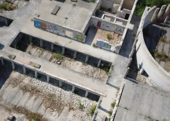 Šiaulių miesto savivaldybė siekia išspręsti apgriuvusių statinių klausimą