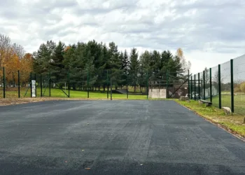 Akmenėje ir Ventoje vyksta sporto aikštynų atnaujinimo darbai