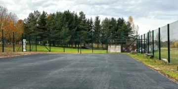 Akmenėje ir Ventoje vyksta sporto aikštynų atnaujinimo darbai