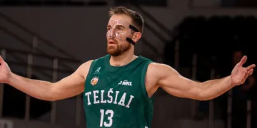 Žemaičius į pergalę vedė rikiuotę grįžę M. Gecevičius ir O. Kaminskis