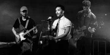 Nepamirštamas balsas iš Amsterdamo atlikėjas Tos aplankys ne vieną miestą